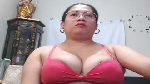 Snapshot of travelergirl chatting on July 2026 10:45:01 PM travelergirl online show from July 2026 10:45:01 PM
