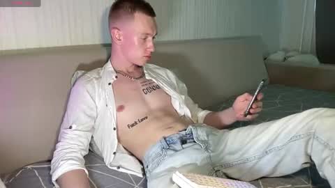 Snapshot of travis_gracile chatting on June 2026 12:22:01 PM Travis online show from June 2026 12:22:01 PM