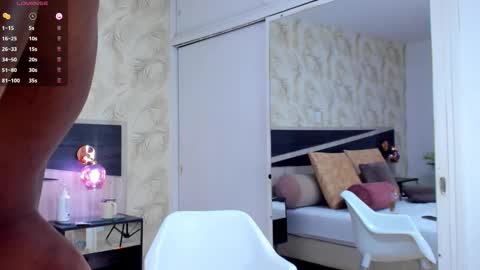 Travis online show from October 2025 03:00:02 PM