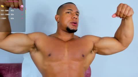 Snapshot of travis_lenox_ chatting on June 2026 01:23:01 AM Travis online show from June 2026 01:23:01 AM