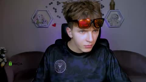 Snapshot of travis_wolf_ chatting on September 2025 07:16:01 PM Travis online show from September 2025 07:16:01 PM