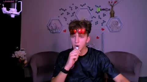 Snapshot of travis_wolf_ chatting on September 2025 07:16:01 PM Travis online show from September 2025 07:16:01 PM