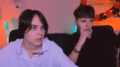 Travis online show from October 2025 07:42:02 PM