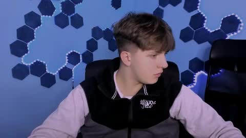 Snapshot of travis_wolf_ chatting on April 2026 08:50:01 AM Travis online show from April 2026 08:50:01 AM