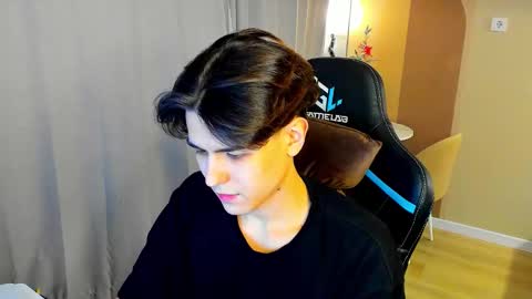 travisrivas online show from December 2025 05:31:02 PM