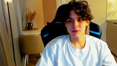 Snapshot of travisrivas chatting on April 2026 04:27:01 PM travisrivas online show from April 2026 04:27:01 PM