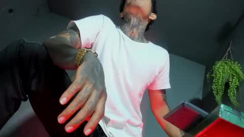 Snapshot of travistanner28 chatting on October 2025 01:49:01 AM TRAV - INDEPENDENT MODEL online show from October 2025 01:49:01 AM