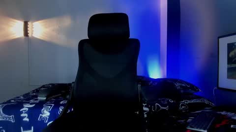 Snapshot of travistanner28 chatting on November 2025 07:09:01 AM TRAV - INDEPENDENT MODEL online show from November 2025 07:09:01 AM