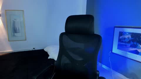 Snapshot of travistanner28 chatting on November 2025 02:23:01 AM TRAV - INDEPENDENT MODEL online show from November 2025 02:23:01 AM