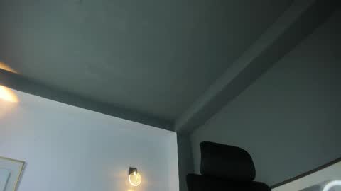 TRAV - INDEPENDENT MODEL online show from December 2025 04:51:01 AM