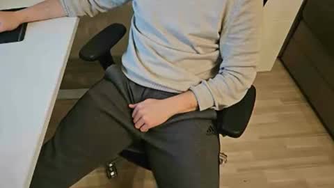 Snapshot of tree1989 chatting on January 2025 10:32:02 AM tree1989 online show from January 2025 10:32:02 AM