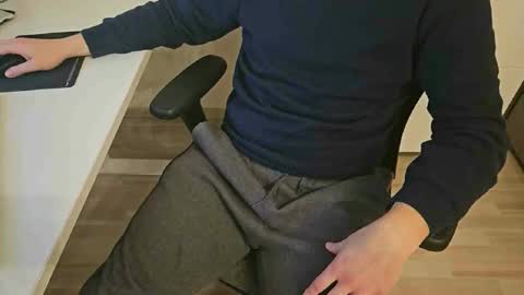 Snapshot of tree1989 chatting on January 2025 08:11:02 PM tree1989 online show from January 2025 08:11:02 PM