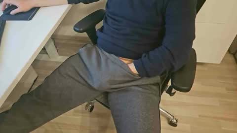 Snapshot of tree1989 chatting on January 2025 10:13:01 PM tree1989 online show from January 2025 10:13:01 PM