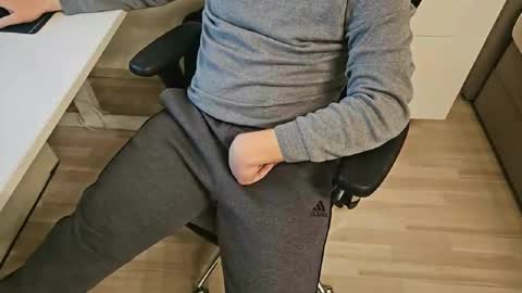 Snapshot of tree1989 chatting on February 2025 06:02:02 PM tree1989 online show from February 2025 06:02:02 PM