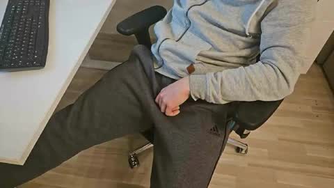 Snapshot of tree1989 chatting on March 2025 07:49:02 PM tree1989 online show from March 2025 07:49:02 PM