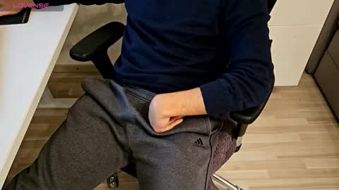 Snapshot of tree1989 chatting on September 2025 06:41:02 PM tree1989 online show from September 2025 06:41:02 PM