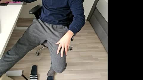 Snapshot of tree1989 chatting on September 2025 03:00:02 PM tree1989 online show from September 2025 03:00:02 PM