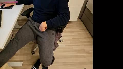 Snapshot of tree1989 chatting on September 2025 06:53:02 PM tree1989 online show from September 2025 06:53:02 PM