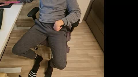 Snapshot of tree1989 chatting on October 2025 06:20:01 PM tree1989 online show from October 2025 06:20:01 PM