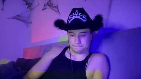 Snapshot of trendygay chatting on November 2025 06:13:01 PM trendygay online show from November 2025 06:13:01 PM