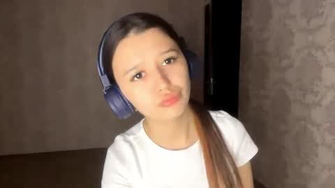 Snapshot of tressielestronge chatting on March 2026 05:24:02 PM Bella online show from March 2026 05:24:02 PM