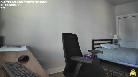 Snapshot of treyanthony chatting on October 2025 01:57:02 PM decentanthony online show from October 2025 01:57:02 PM