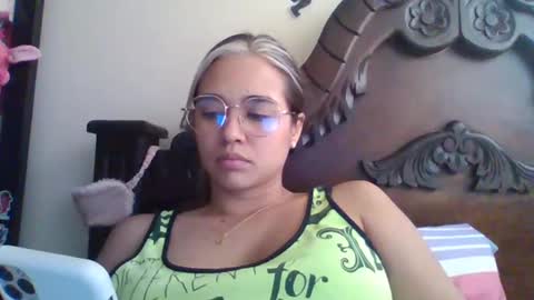 triana_bell online show from February 2025 06:51:01 PM