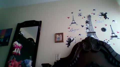 triana_bell online show from September 2025 05:57:01 PM