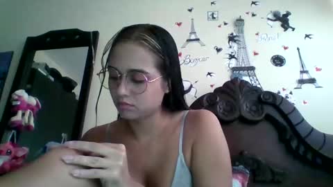 triana_bell online show from October 2025 05:31:01 PM