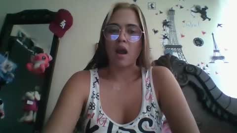 triana_bell online show from November 2025 07:01:02 PM