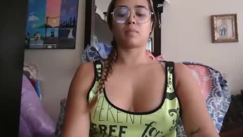 triana_bell online show from February 2026 05:44:02 PM