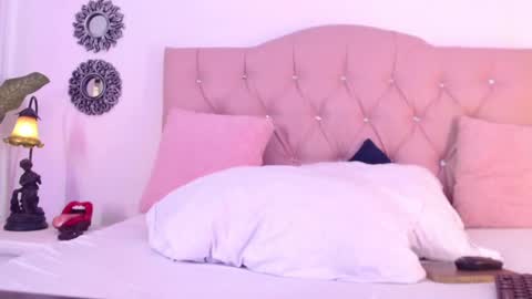 triana_crimson online show from January 2025 09:47:02 PM