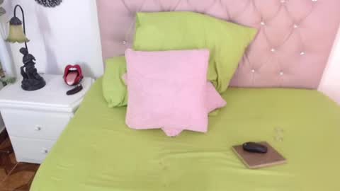 triana_crimson online show from February 2025 12:29:01 AM