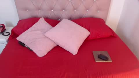 triana_crimson online show from February 2025 10:43:02 PM