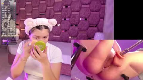 Snapshot of trianna__ chatting on November 2025 01:44:02 PM Trianna online show from November 2025 01:44:02 PM