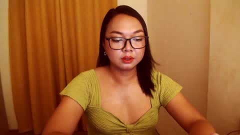 Snapshot of trishakera chatting on November 2025 11:43:02 AM trisha online show from November 2025 11:43:02 AM