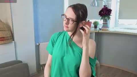 Snapshot of trishdelafontaine chatting on July 2026 04:10:01 AM Viola online show from July 2026 04:10:01 AM