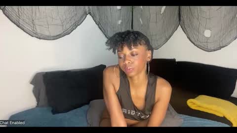 Snapshot of trixie_luv chatting on September 2025 04:19:02 PM trixie_luv online show from September 2025 04:19:02 PM