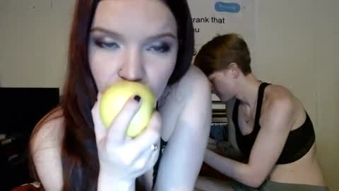 Snapshot of trixieloxs chatting on February 2025 02:40:02 AM Trixie 3 online show from February 2025 02:40:02 AM