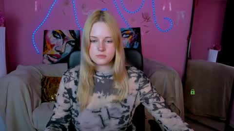 Trixy online show from May 2026 02:45:01 PM