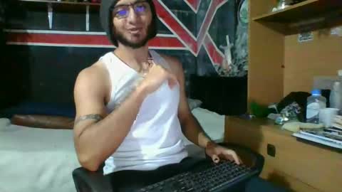 Snapshot of trizquelmen chatting on January 2025 10:51:01 PM Andrew online show from January 2025 10:51:01 PM