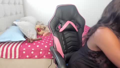 Snapshot of trizzytariaa chatting on March 2025 12:01:01 PM Taria online show from March 2025 12:01:01 PM