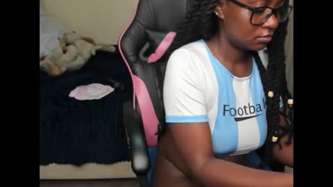 Snapshot of trizzytariaa chatting on February 2026 03:01:02 AM Taria online show from February 2026 03:01:02 AM