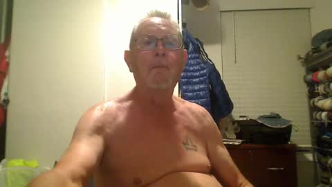 Snapshot of troffer1020 chatting on November 2025 04:44:02 AM Troffer online show from November 2025 04:44:02 AM