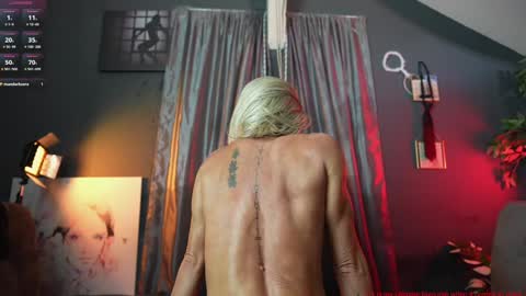 Snapshot of trophy_milf chatting on December 2024 05:33:02 PM Linda  ONLYFANS Trophymilf1  Istagram trophymilf1 online show from December 2024 05:33:02 PM