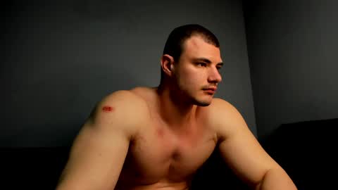 Snapshot of troy_bigtitan chatting on April 2026 01:41:02 PM Troy online show from April 2026 01:41:02 PM