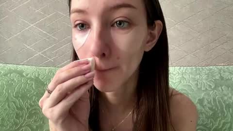 Snapshot of troybailly chatting on March 2026 09:20:01 AM Hello Viola here Help me to make 50 thumbs up 333 online show from March 2026 09:20:01 AM