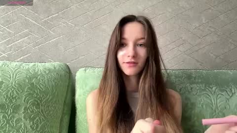 Snapshot of troybailly chatting on April 2026 08:00:02 AM Hello Viola here Help me to make 50 thumbs up 333 online show from April 2026 08:00:02 AM