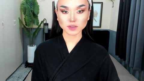 Saskia online show from November 2025 11:32:02 AM