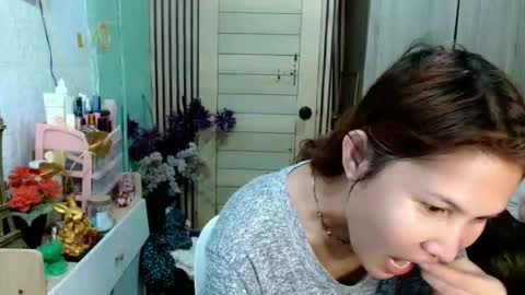 Snapshot of tsempress chatting on November 2025 04:13:02 PM SHENA online show from November 2025 04:13:02 PM